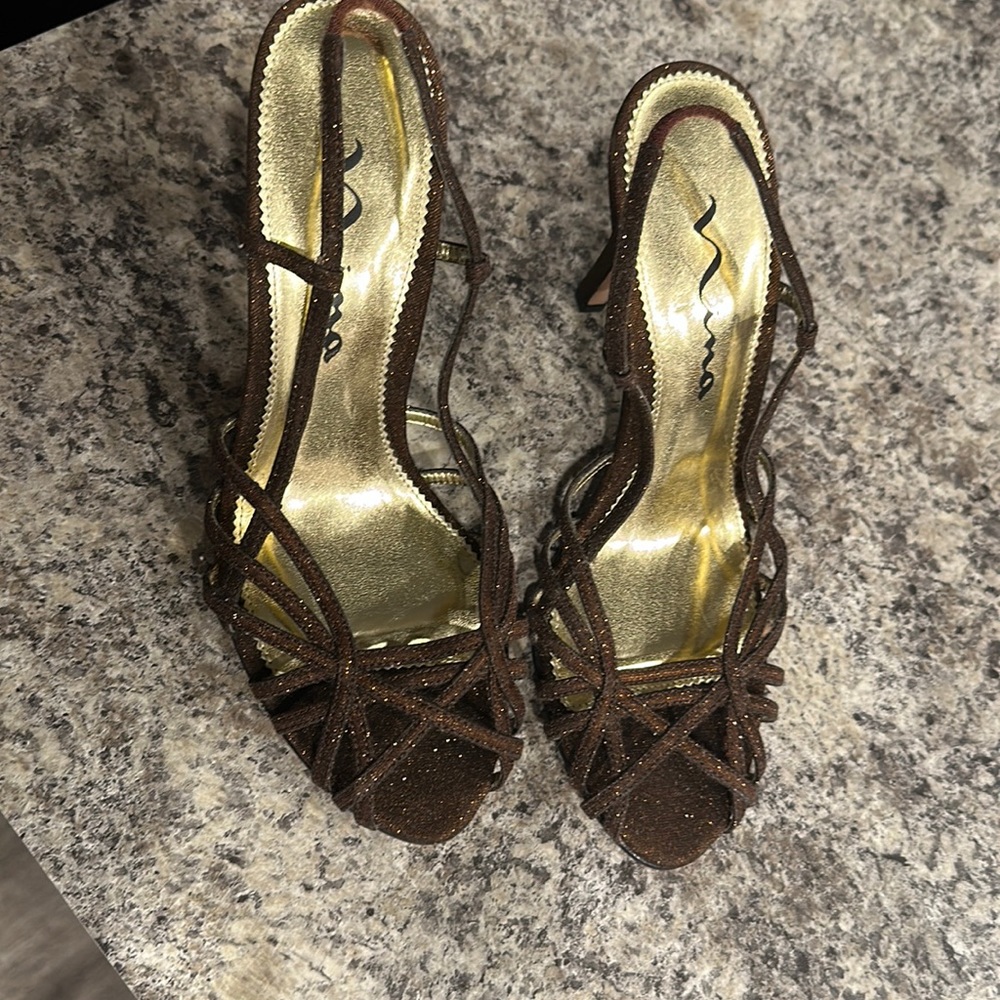 Nina Neptune women sandals elegant comfortable and versatile size 7.5 brown